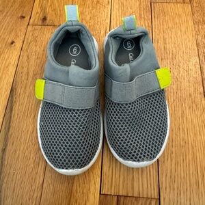 Toddler water shoes
